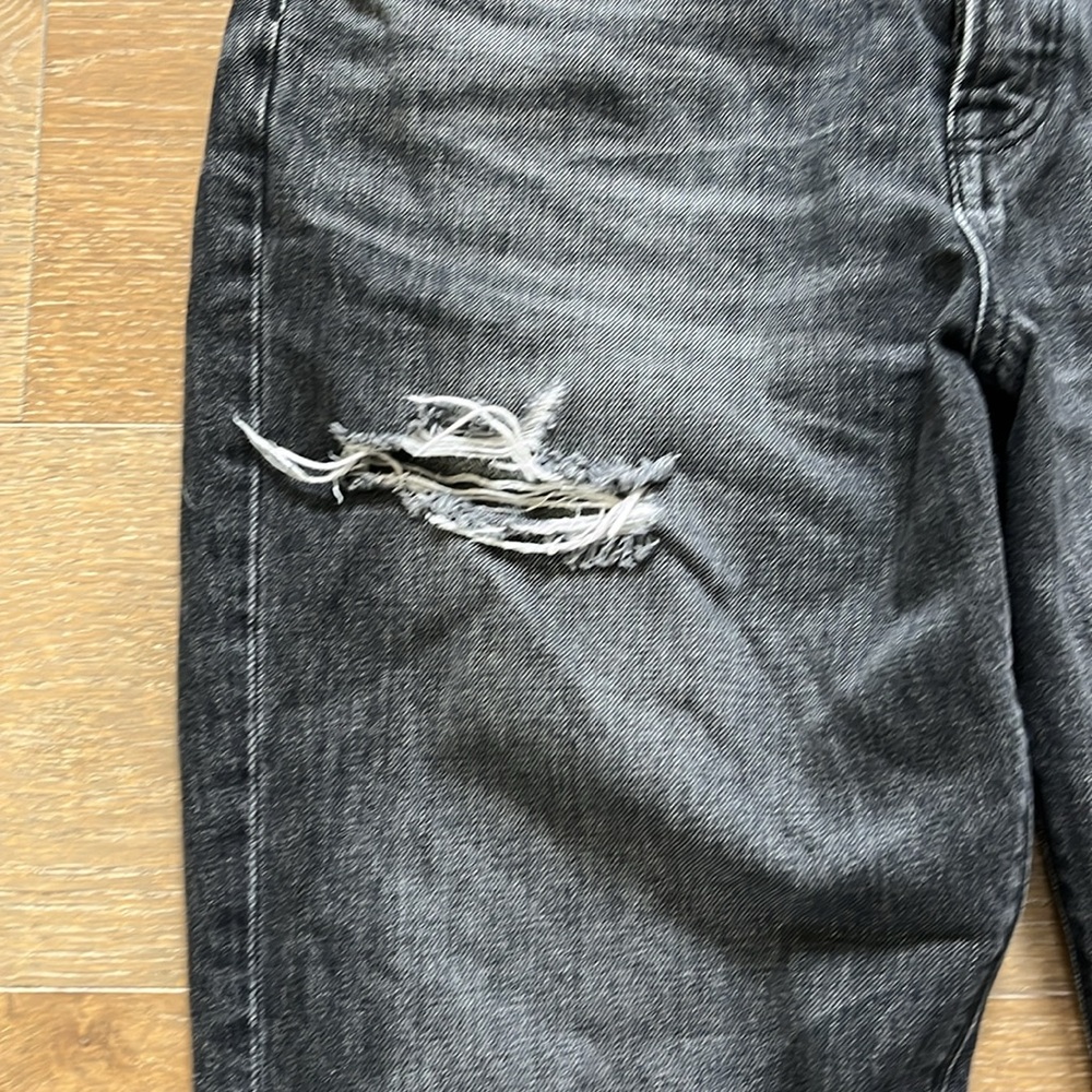 American Eagle Distressed Black Wash 90’s Boyfriend Jeans size 8 - Picture 4 of 12